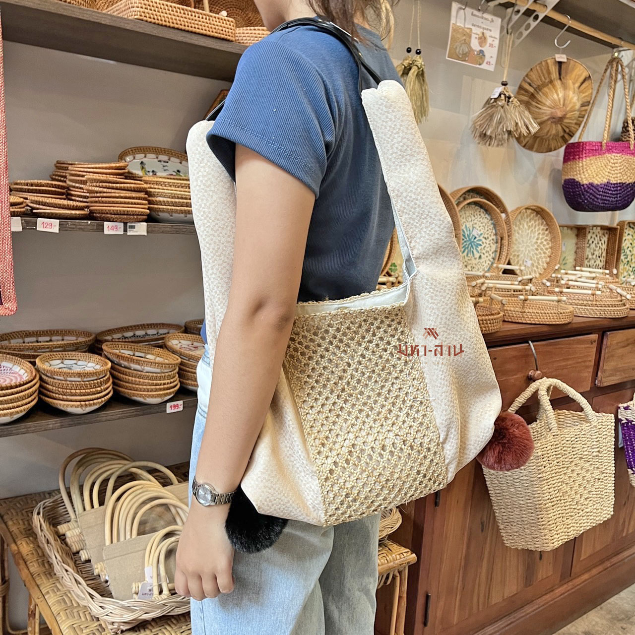 กระเป๋าสะพายข้าง กระเป๋าผ้า แต่งลายผ้าไทย คละแบบ 💐