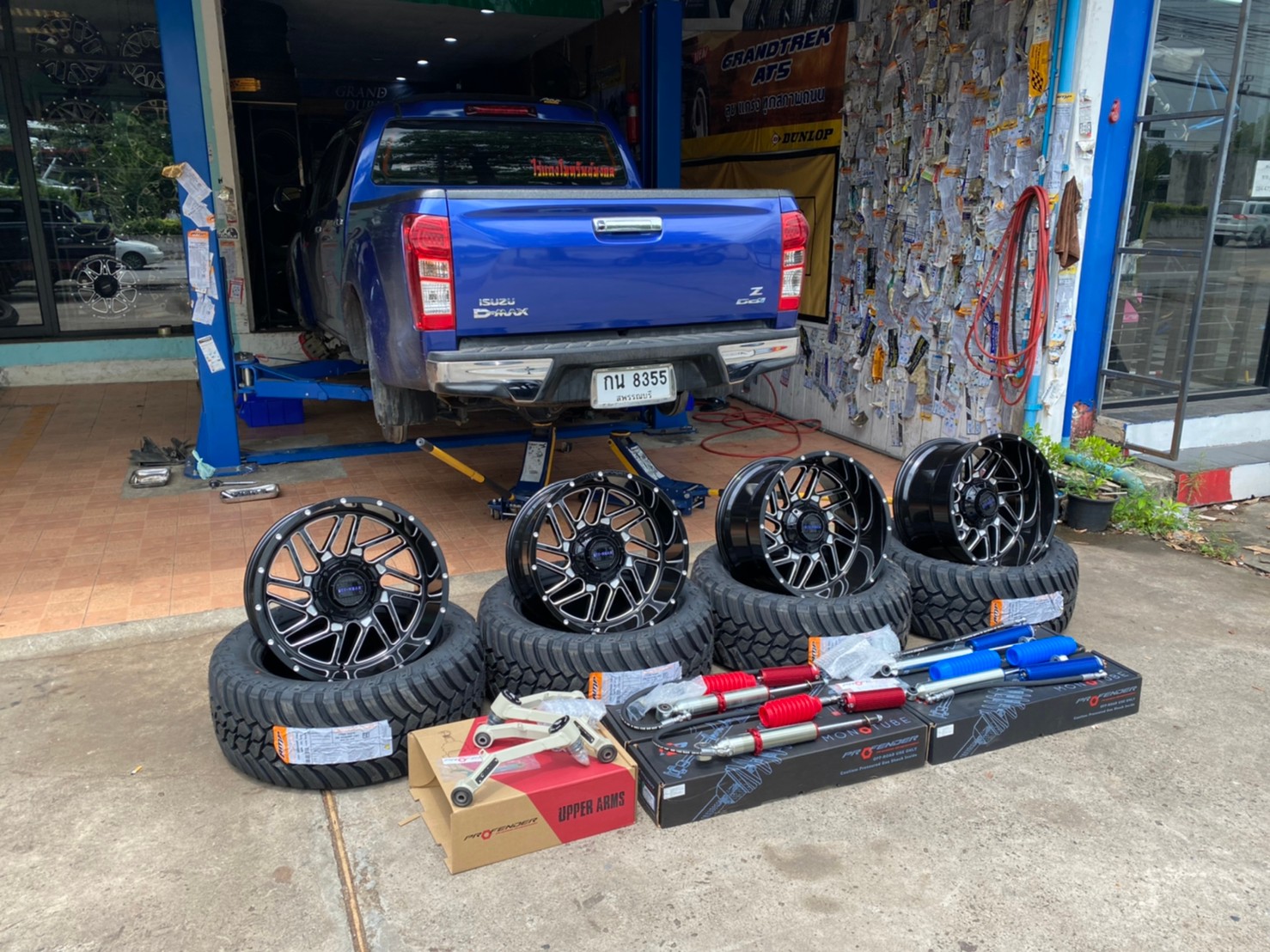 D-MAX มาจากสุพรรณบุรี จัดทรงเมกาที่ STEP9