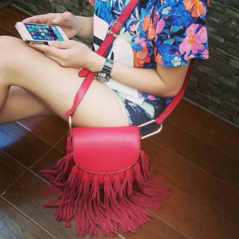 กระเป๋าสะพายข้างฟรุ้งฟริ้ง