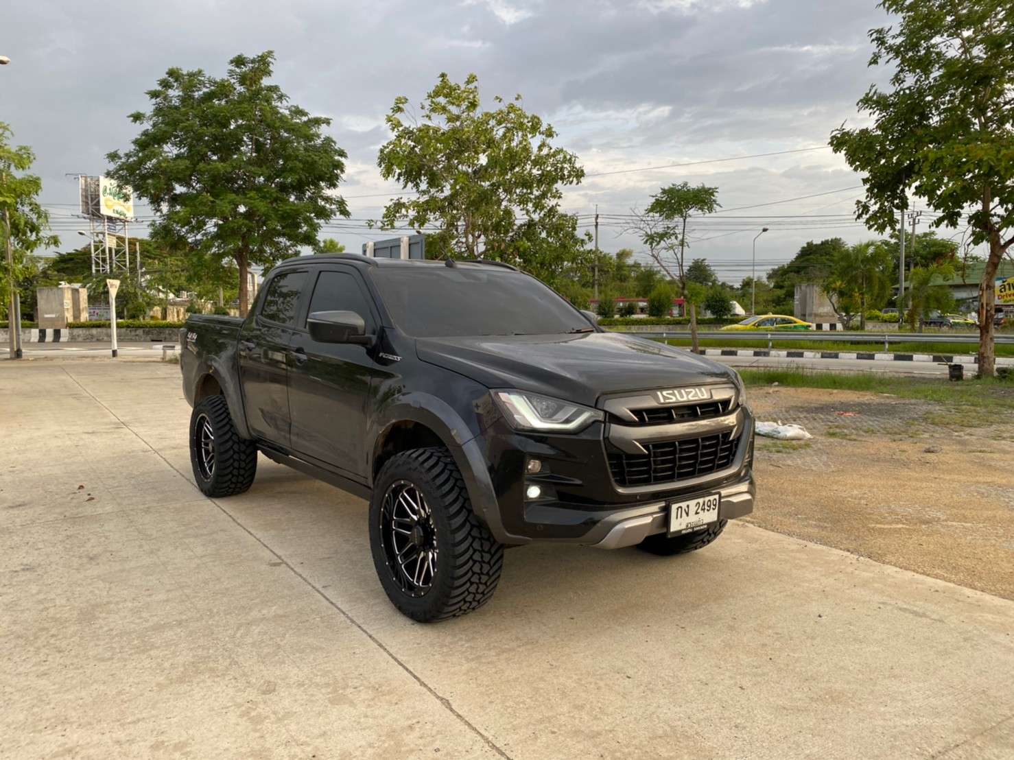 DMAX ขับมาจากสระแก้ว จัดทรงเมกาที่STEP9