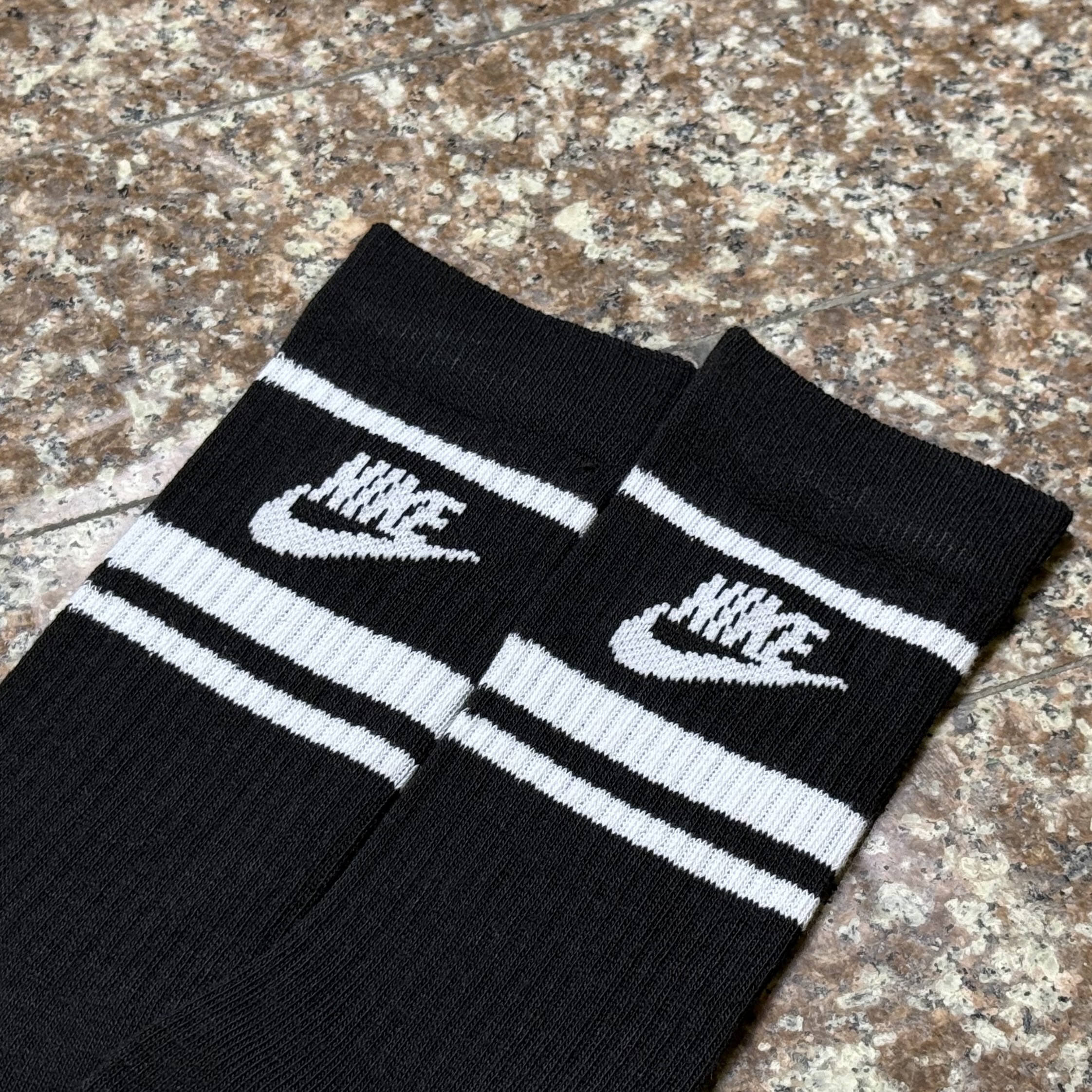 ถุงเท้า Nike Dri-Fit Swoosh Fly Crew Socks ‘BLACK’ (M,L)