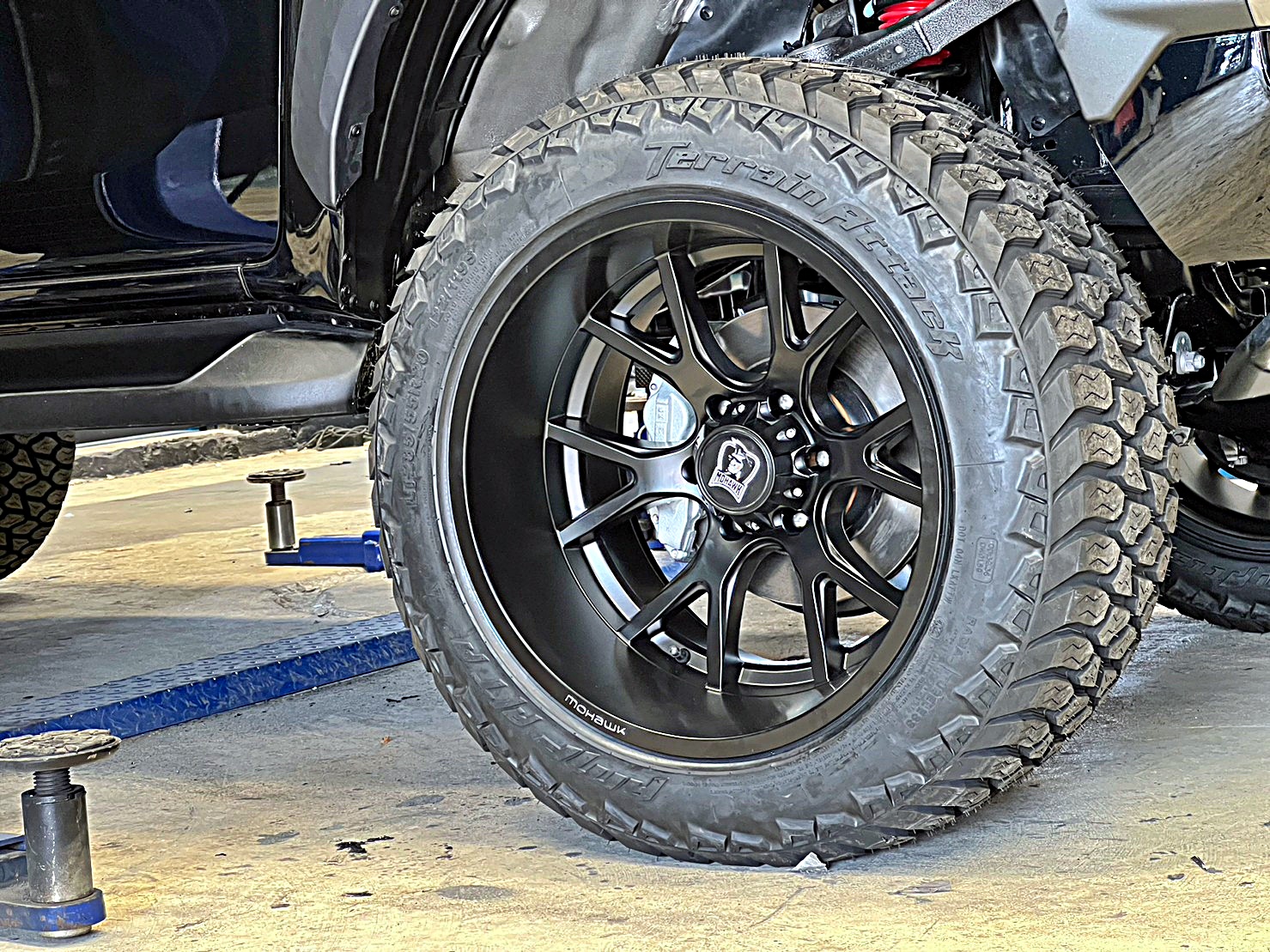 TOYOTA REVO แต่งทรงเมกาที่ STEP9