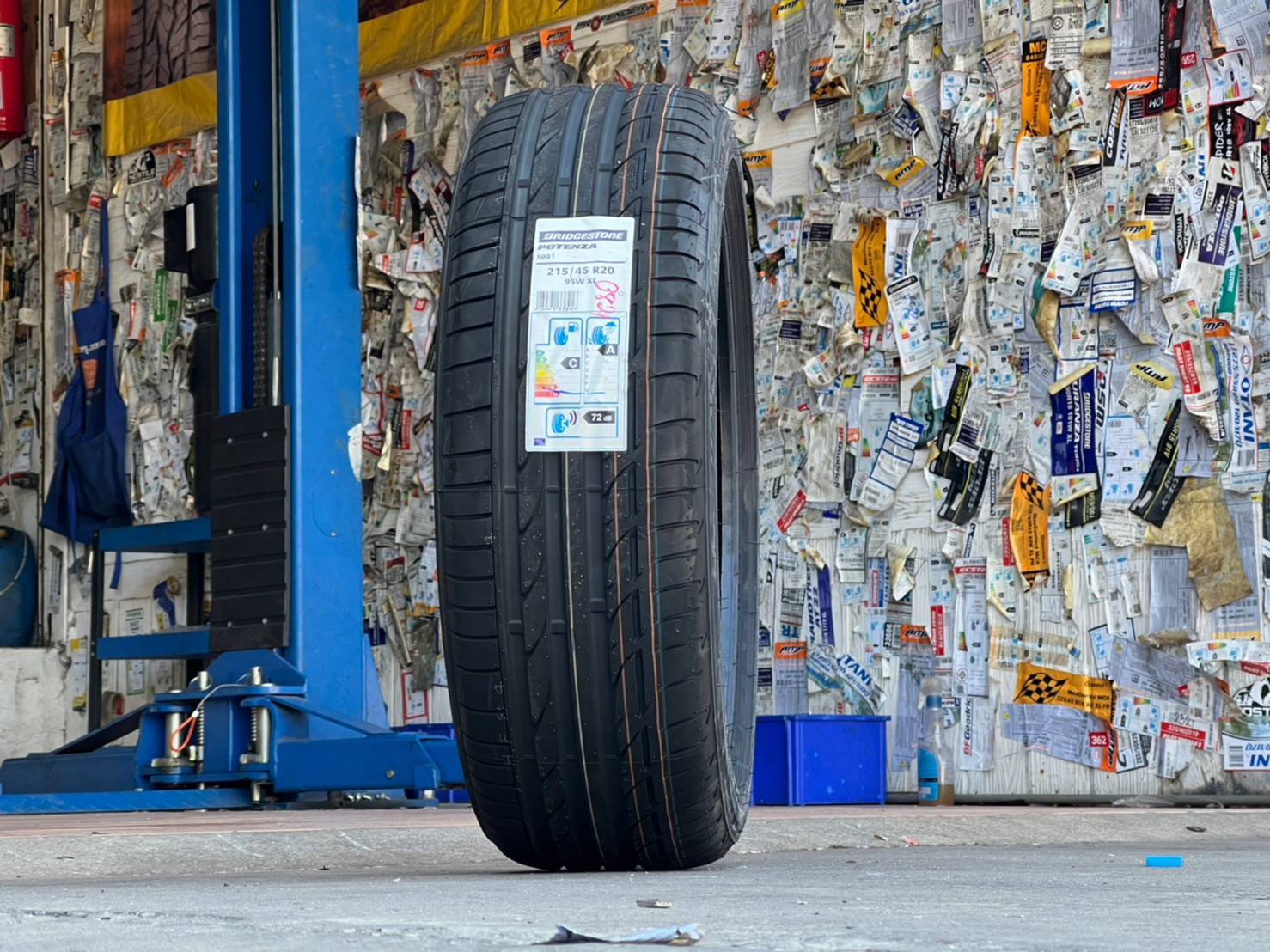BRIDGESTONE S001 215/45-20 สำหรับ BMW I8