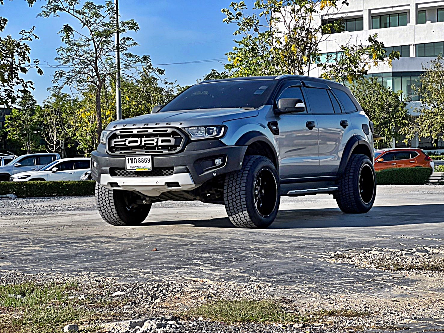 FORD EVEREST ทรงเมกา ล้อ FORCE ที่ STEP9