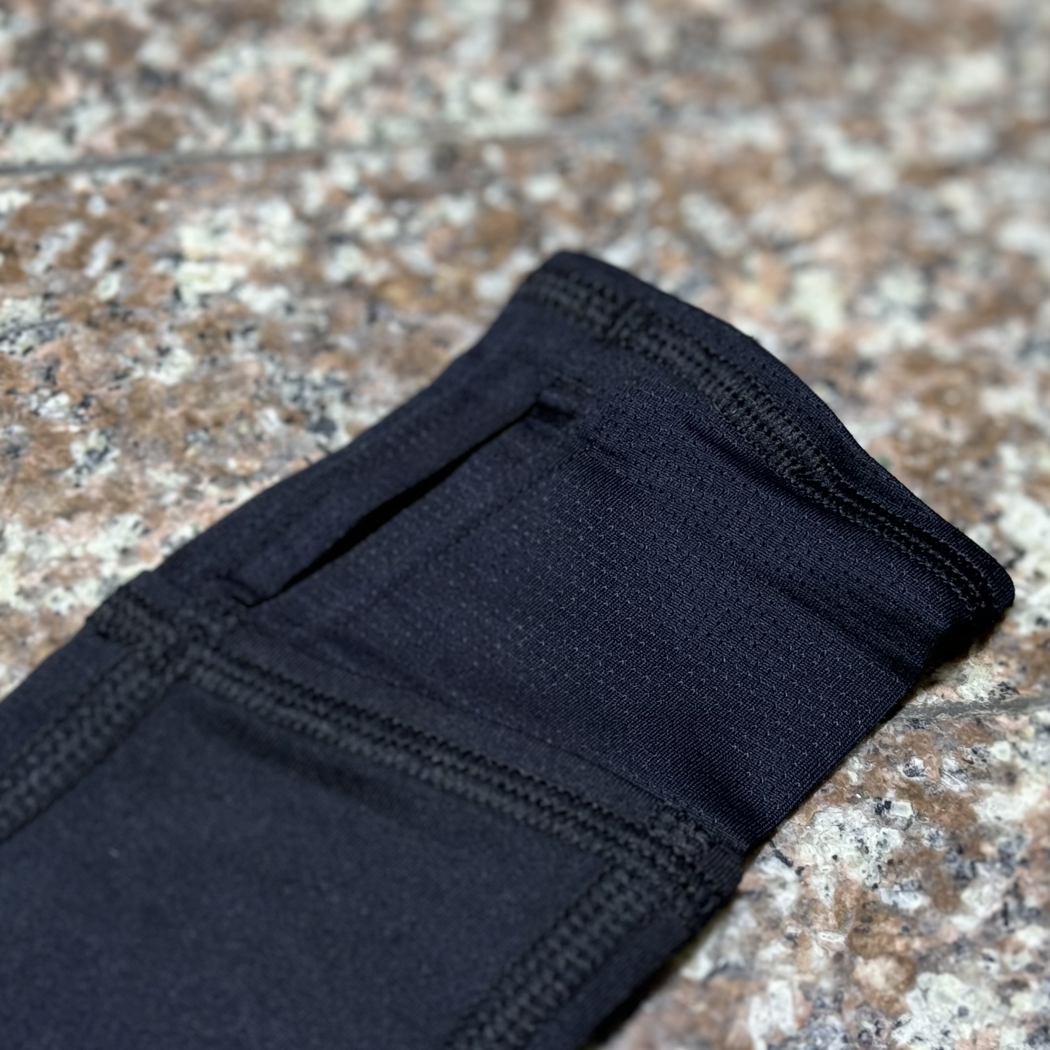 ปลอกแขน Under Armour Arm Sleeve ‘LIMITED’ (S/M)