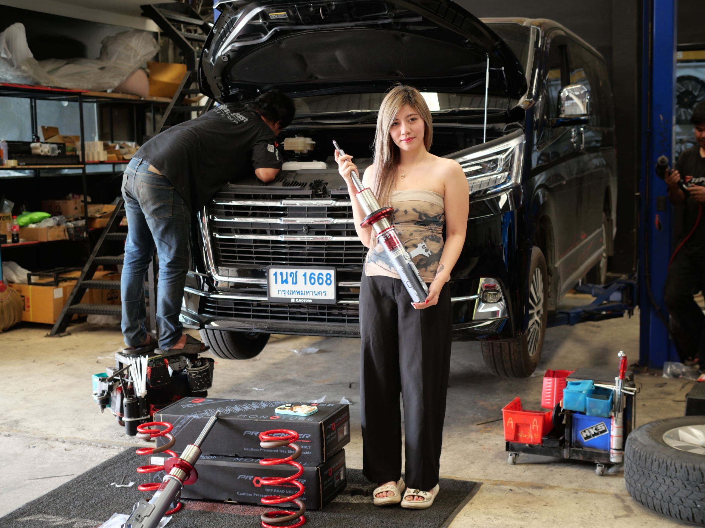 โช๊คอัพคู่หน้า Profender FITZ สำหรับรถ Toyota Majesty
