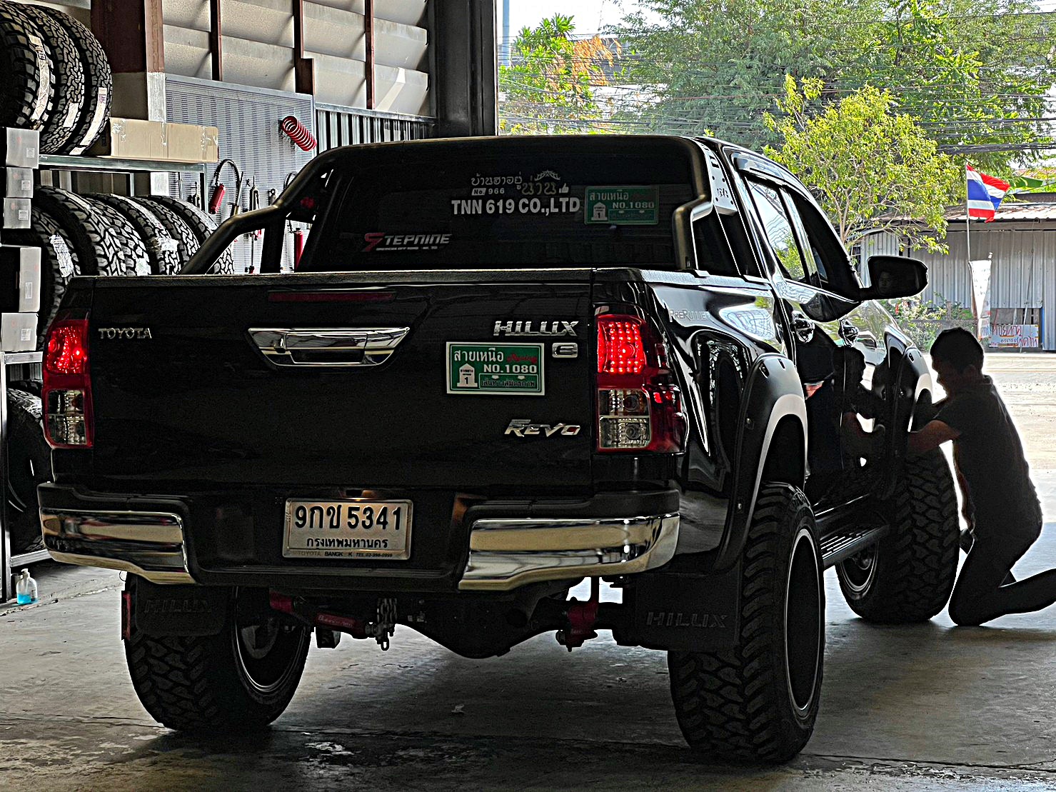 TOYOTA REVO แต่งทรงเมกาที่ STEP9