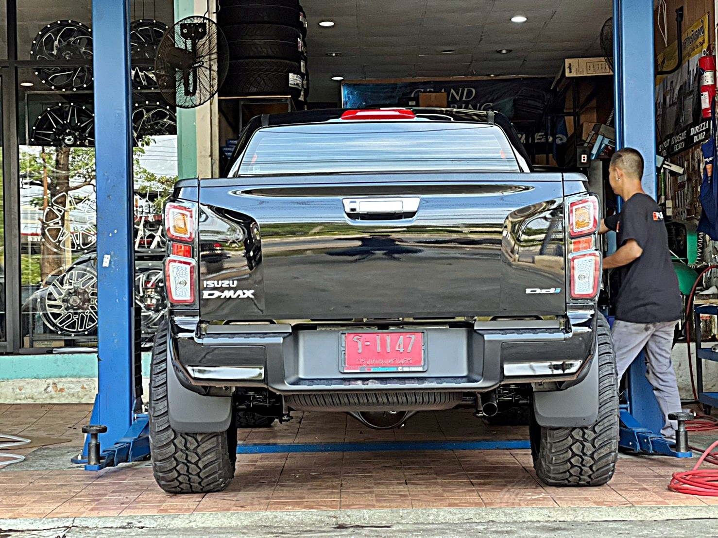 D-MAX 1.9 จัดทรงเมกา อย่างเทพ ที่ STEP9