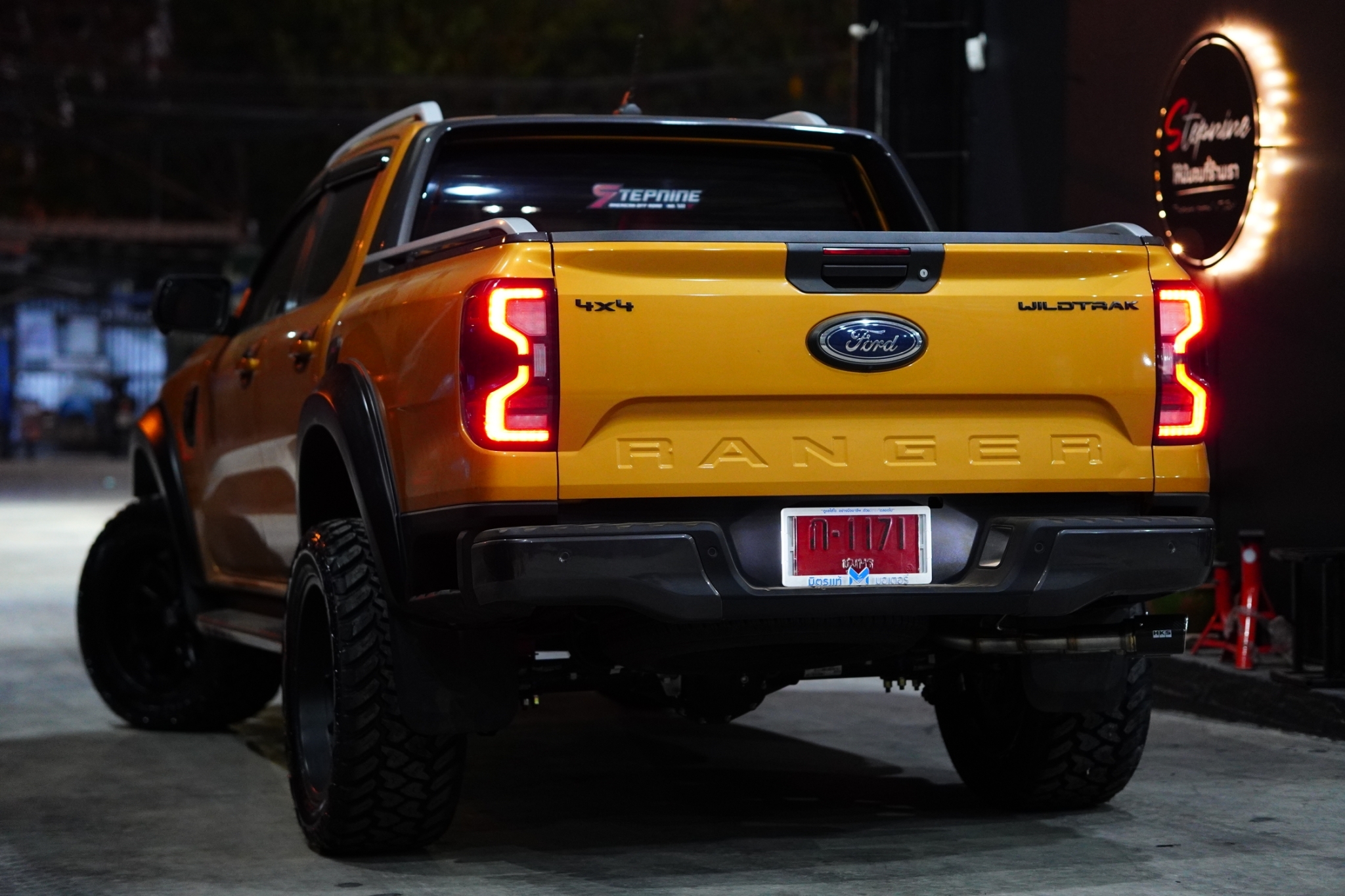 FORD RANGER NEXTGEN จองคิวมาจาก ชุมพร แต่งทรงเมกาที่ STEP9