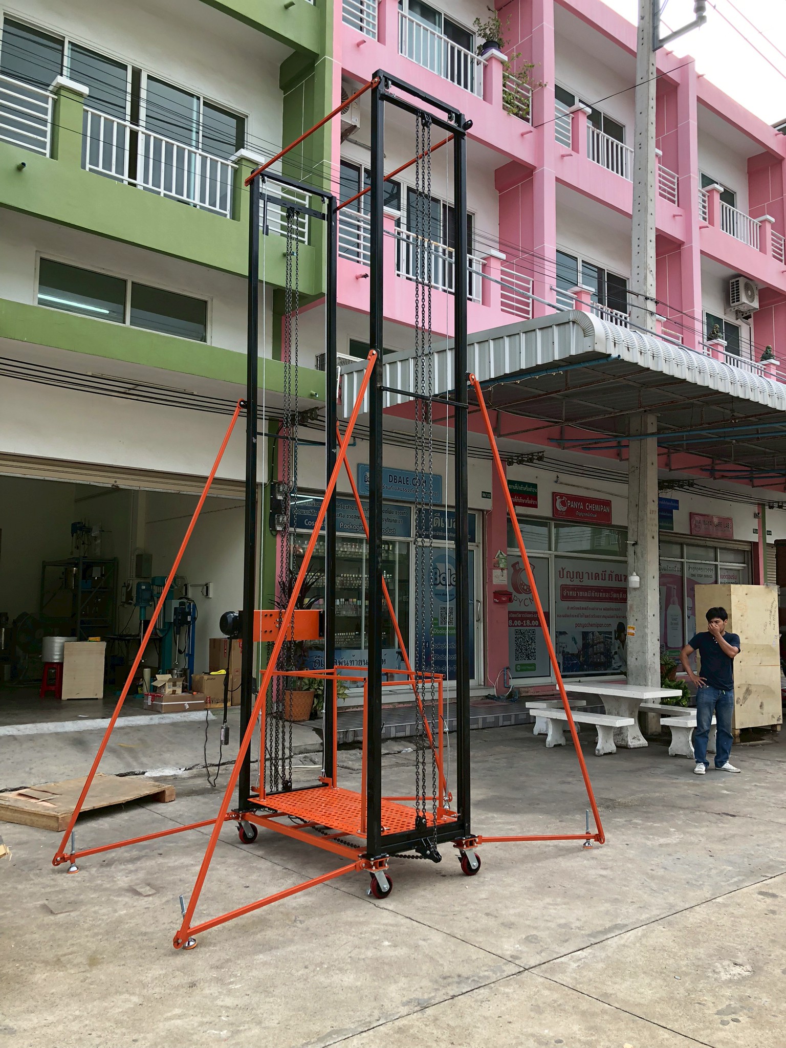 นั่งร้านไฟฟ้าแบบเคลื่อนย้าย - ยกง่าย สะดวกทุกงาน Electric Mobile Scaffold