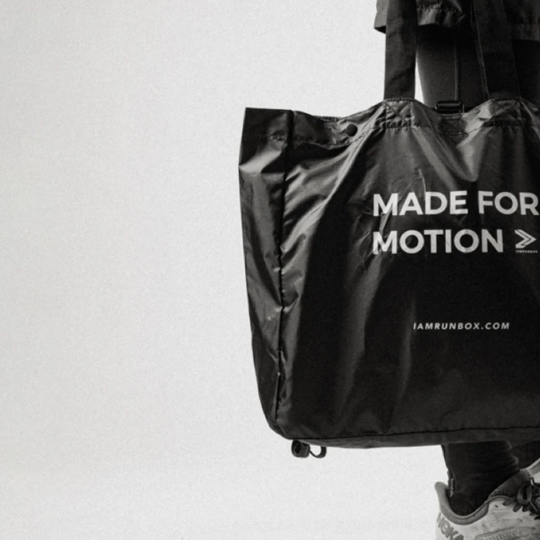 กระเป๋า Iamrunbox Shopping Bag(Pack) ‘EXCLUSIVE’ (24L)