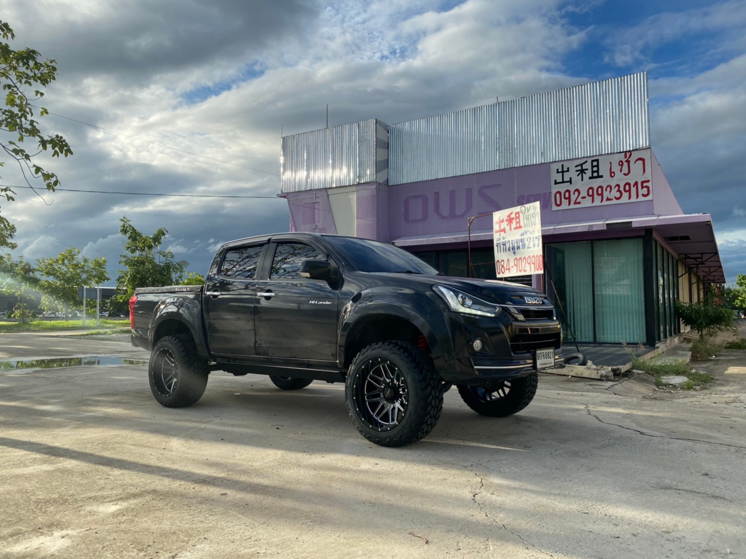 D-MAX จัดทรงเมกา ที่ STEP9 หล่อทุกลำ