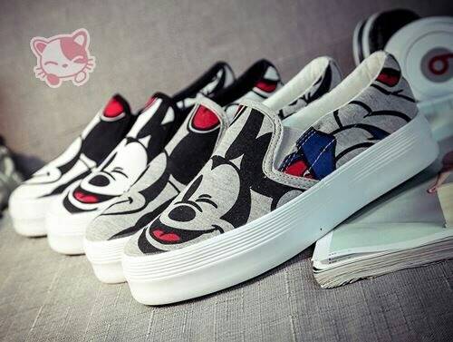 รองเท้าผ้าใบแฟชั่นแพลตฟอร์ม