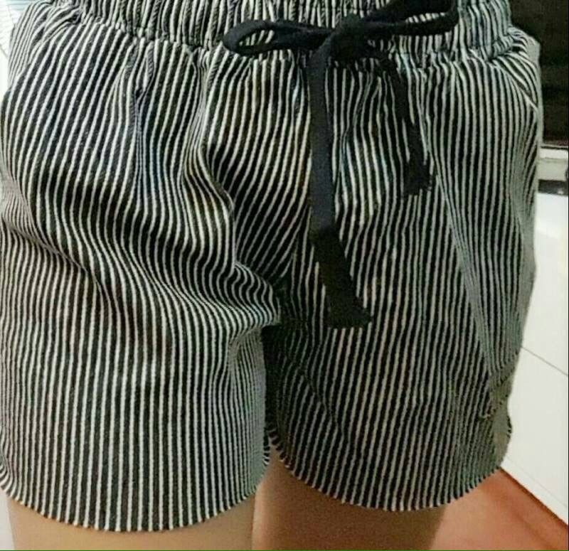 กางเกงขาสั้น เอวยางยืด