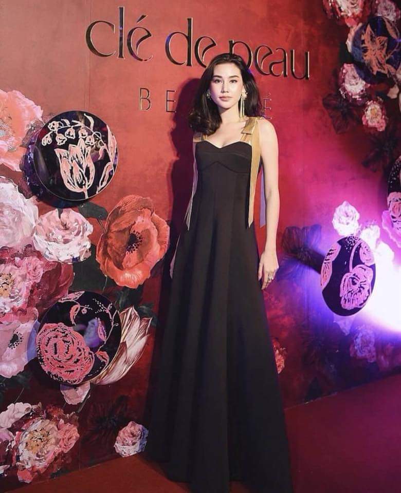 Dress สายเดี่ยวเนื้อผ้ากำมะหยี่ผูกโบว์ไหล่