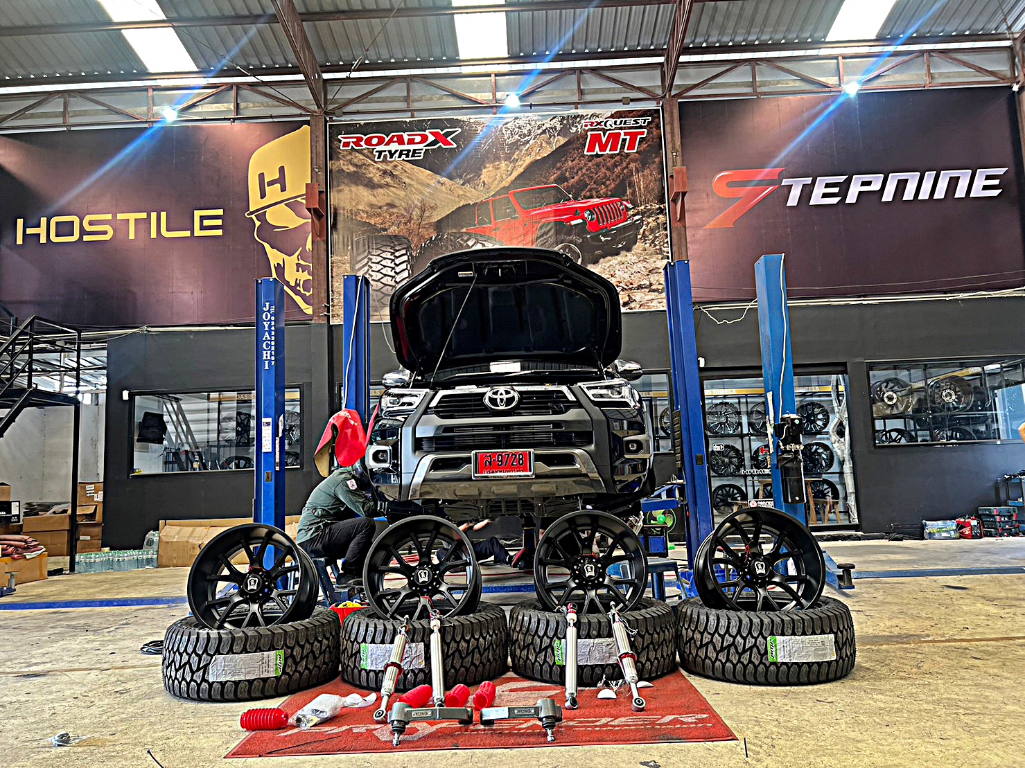 TOYOTA REVO แต่งทรงเมกาที่ STEP9