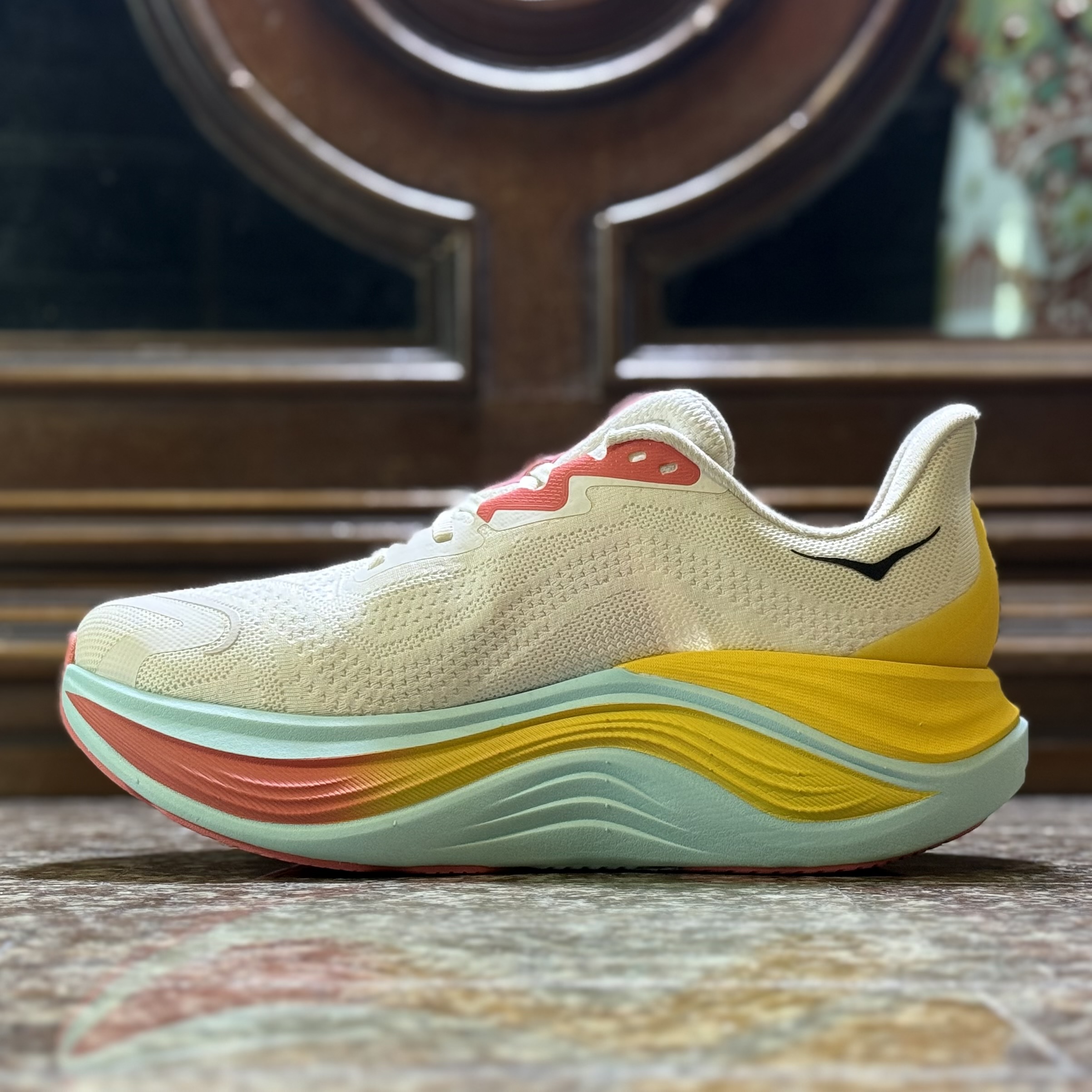 รองเท้าวิ่ง HOKA Skyward X Women #มือ2 (W8.5US)
