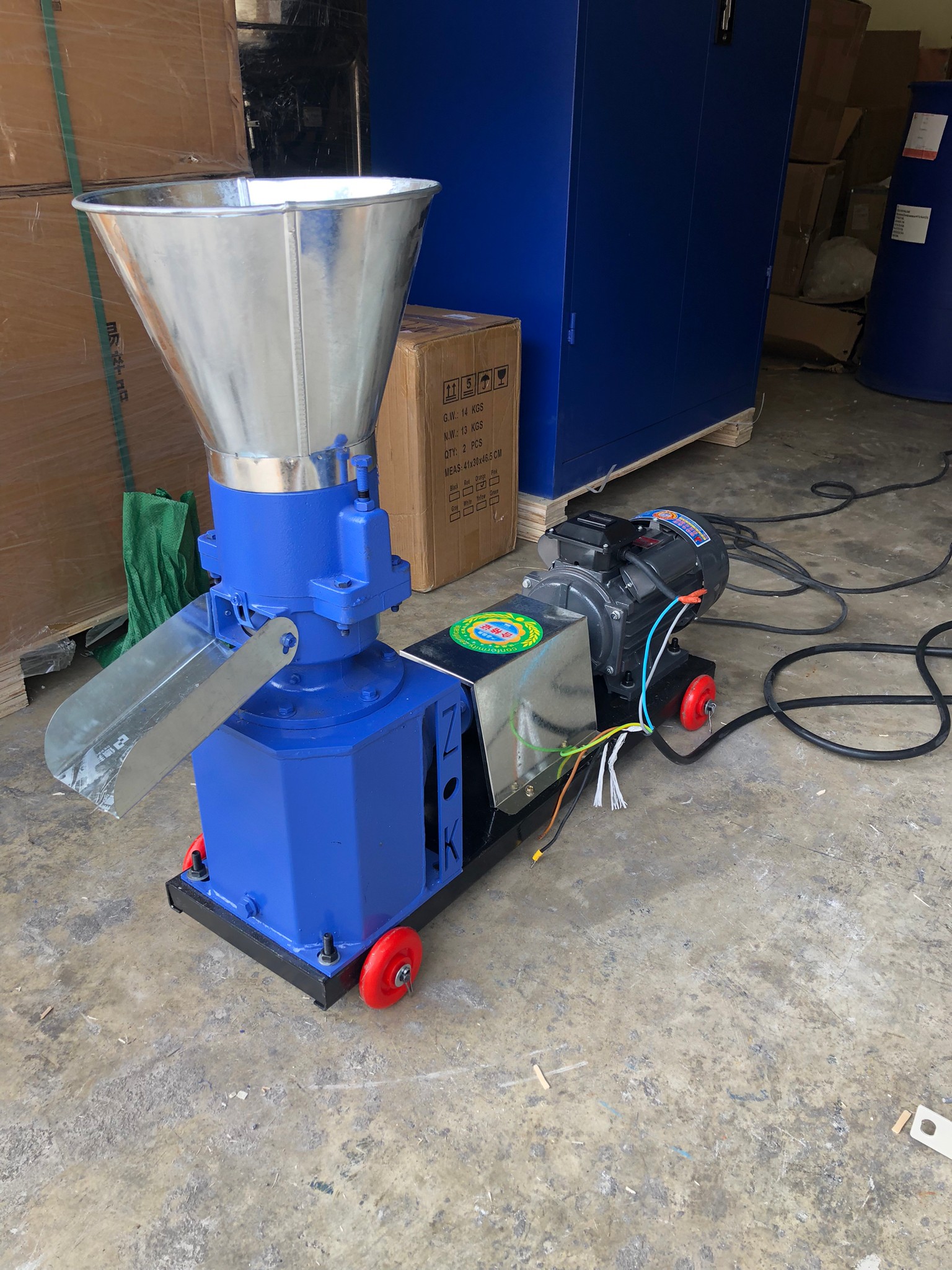 🌈13168 เครื่องอัดเม็ดอาหารสัตว์ อาหารอัดเม็ด แมว ปลา ไก่ นก วัว ใช้งานง่าย รุ่น 125 220v 4kw. animal feed pellet machine