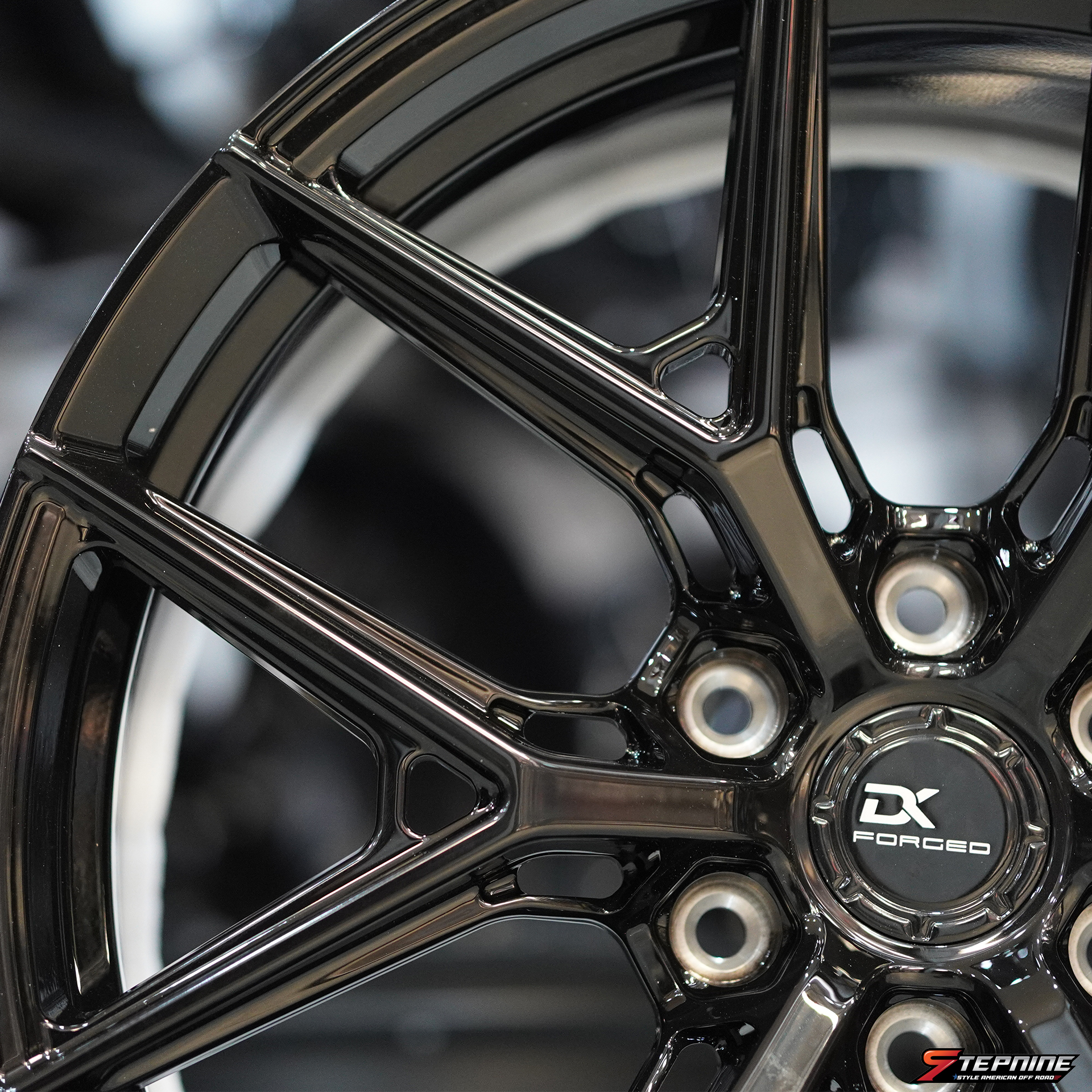 DK FORGED ล้อฟอร์จแบรนด์คนไทย ผลิตด้วยกรรมวิธีล้อฟอร์จ 100% สามารถสั่งตัดตามสเปกที่ต้องการ