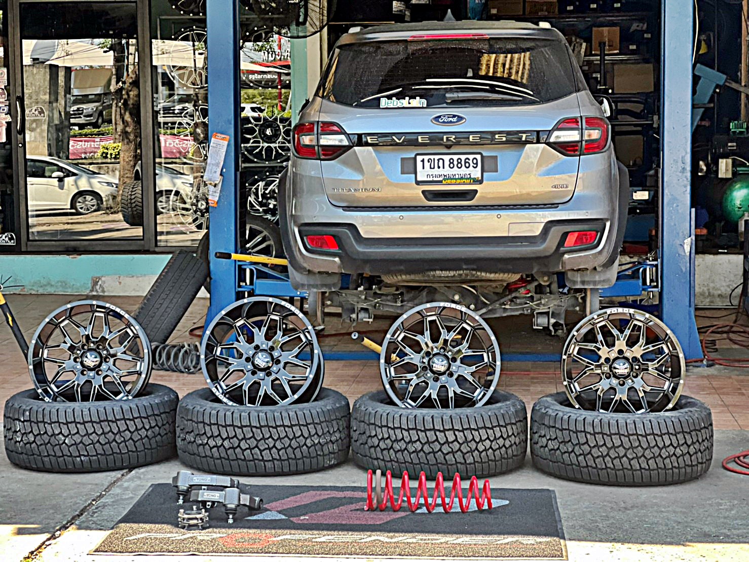 FORD EVEREST ทรงเมกา ล้อ FORCE ที่ STEP9