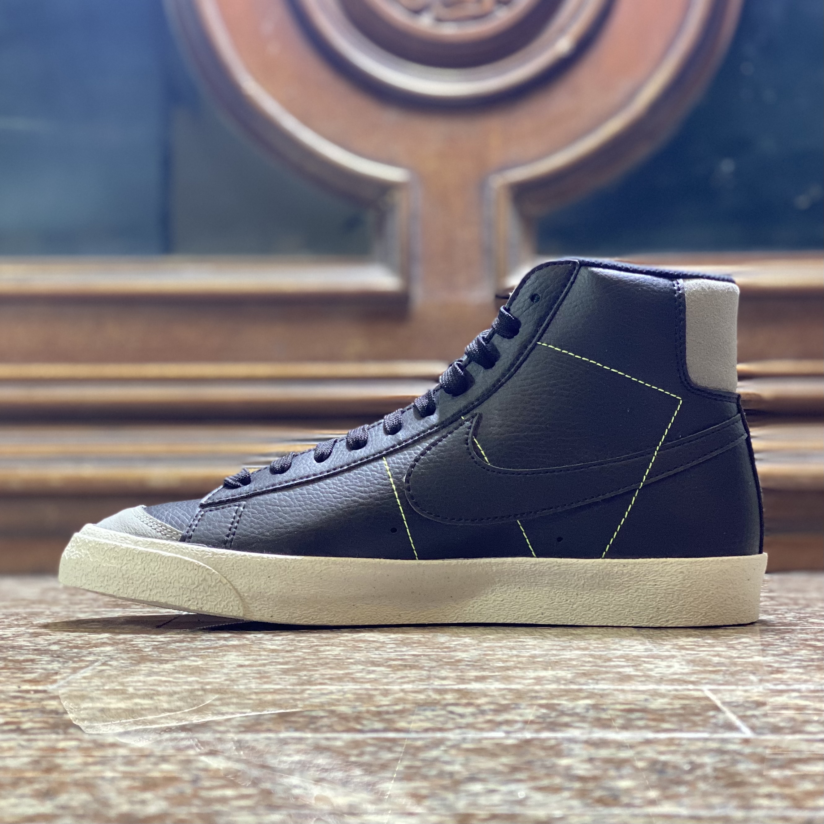 รองเท้า Nike Blazer Mid ‘77 ‘LIMITED’ (M10US)