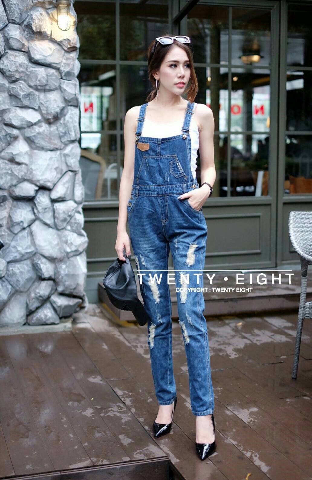 เอี๊ยมยีนส์ขายาว แต่งขาดเท่ห์ๆ