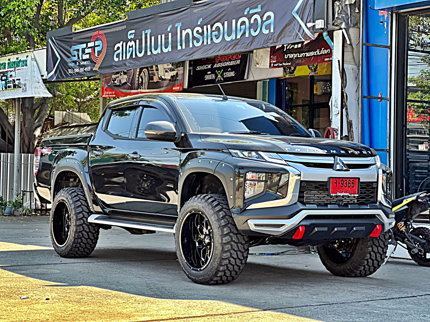 TRITON ทรงเมกา ล้อ FORCE ที่ STEP9