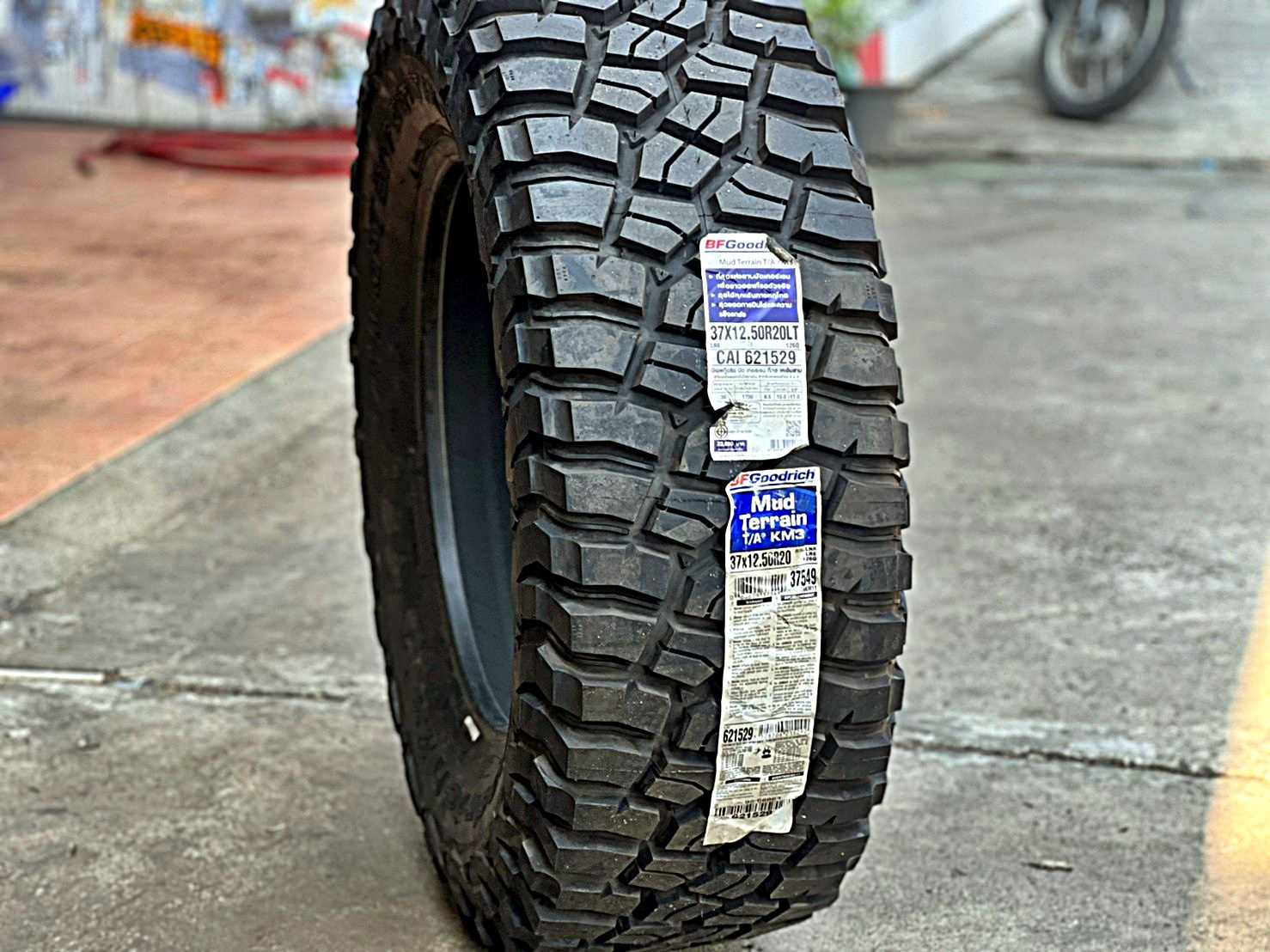 BF GOODRICH KM3 37X12.5R20 ที่ STEP9