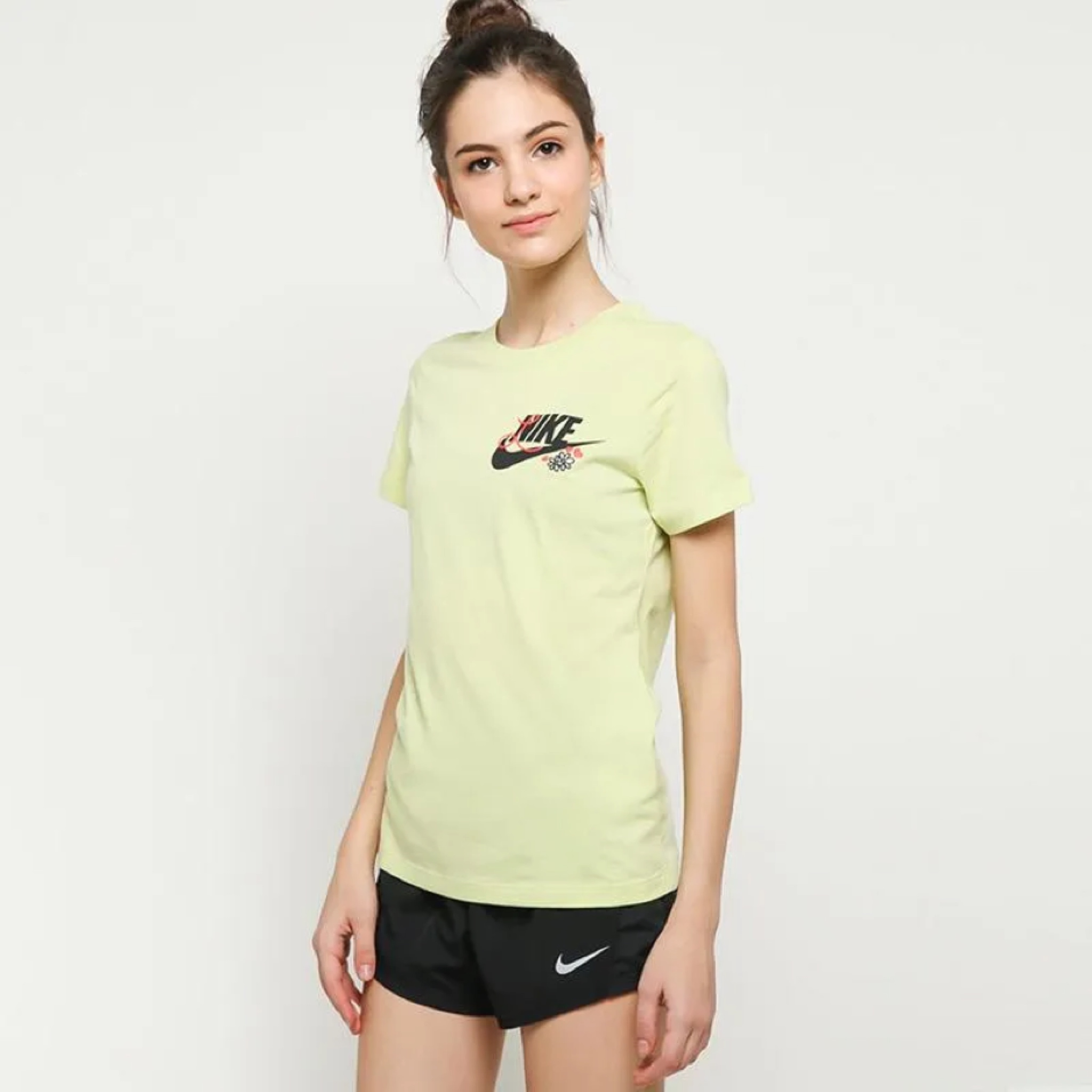 เสื้อผู้หญิง Nike Novel T3 Tee (M)