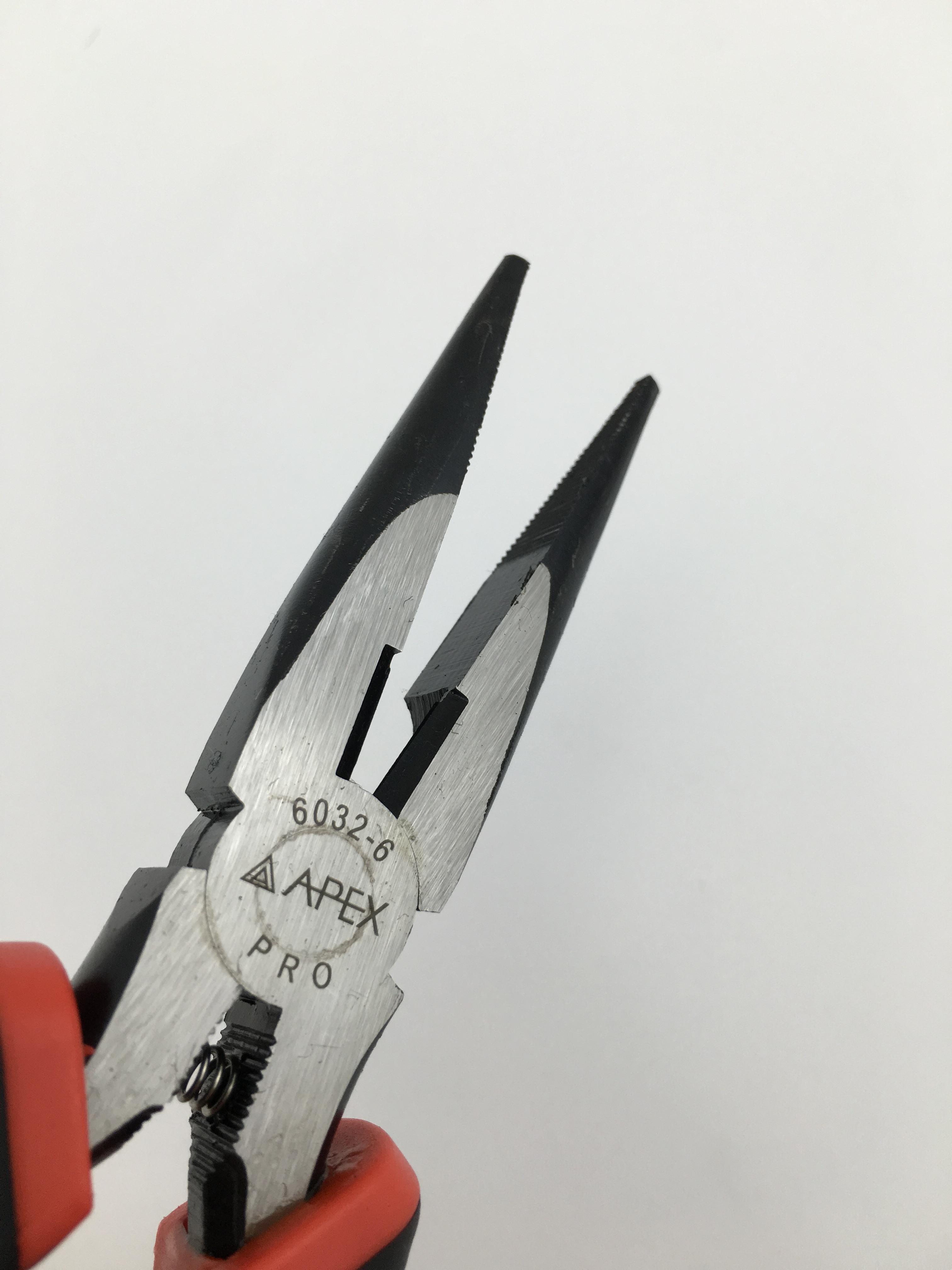 คีมปากแหลม ด้ามแดงดำ ขนาด 6" ยี่ห้อ Apex