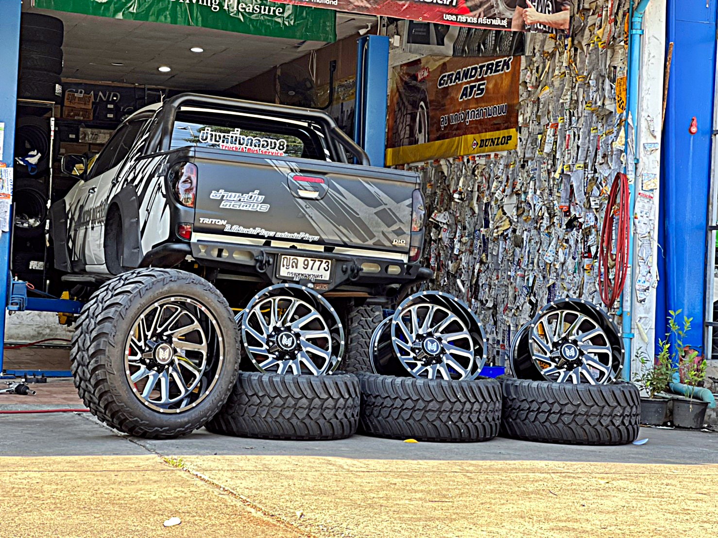 TRITON ทรงเมกา ที่ STEP9