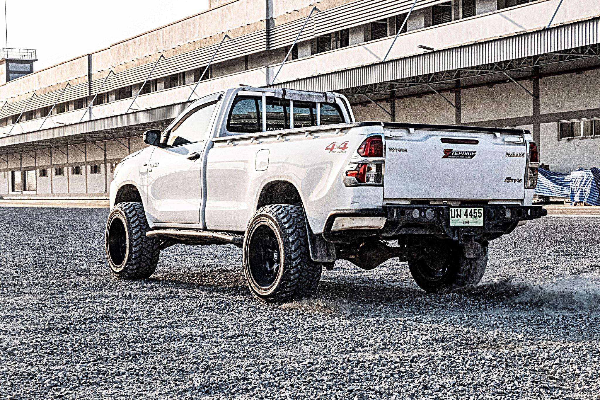 REVO หัวเดียว จองคิวจากแพร่ ทำทรงเมกาที่ STEP9