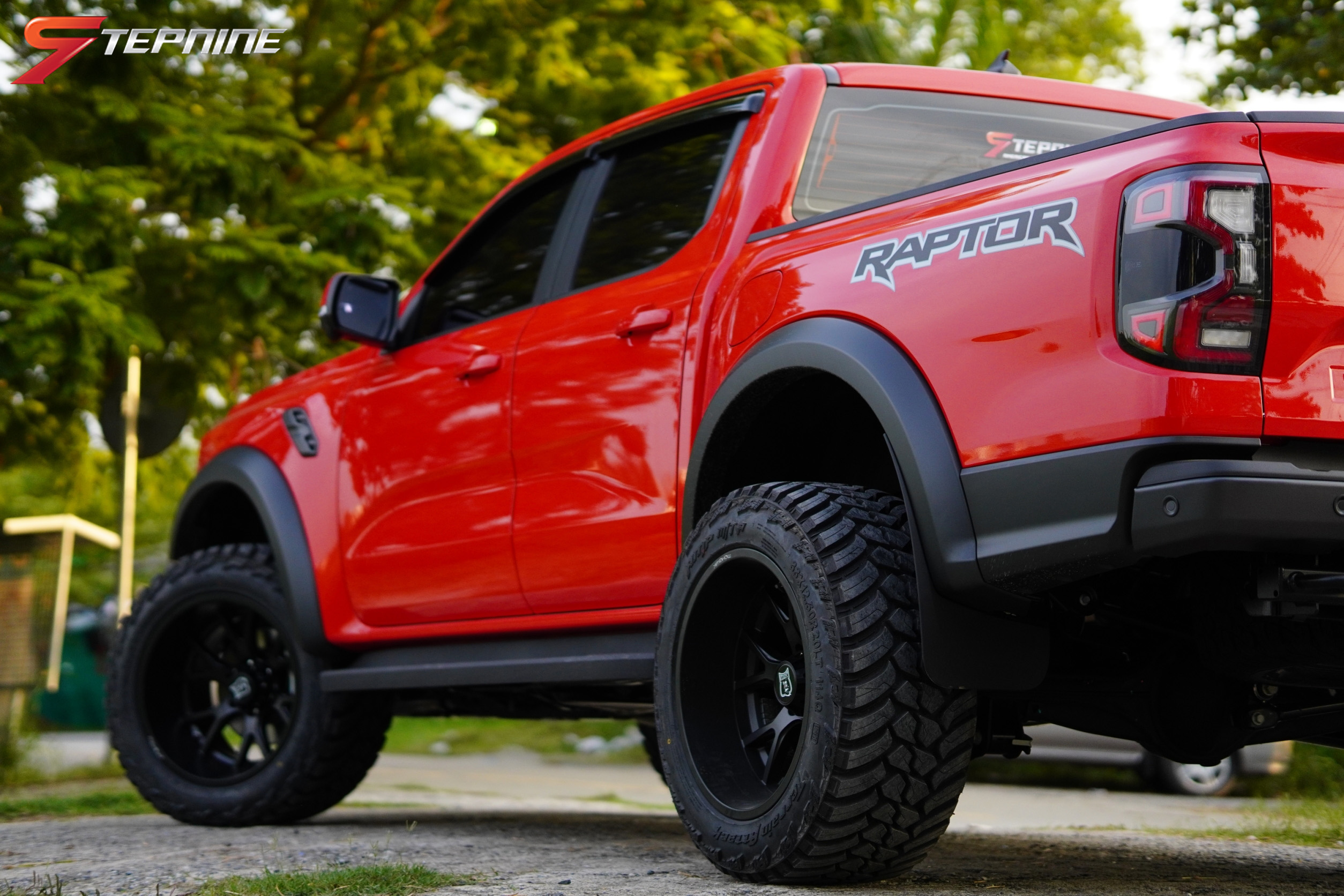 FORD RAPTOR DIESEL ป้ายแดง จัดชุดโปรขอบ 20 ล้อพร้อมยาง