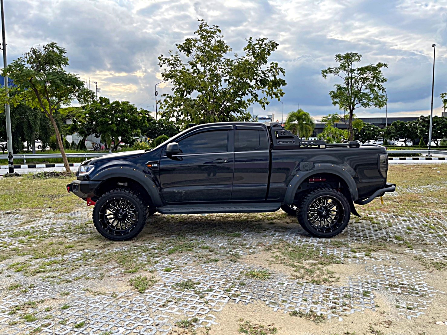 FORD RANGER จัดทรงเมกา ขอบ22 ที่ STEP9