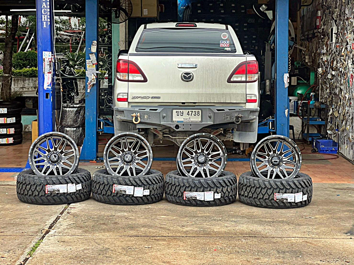 ตัวอย่างการแต่งรถแนวเมกา สำหรับ MAZDA