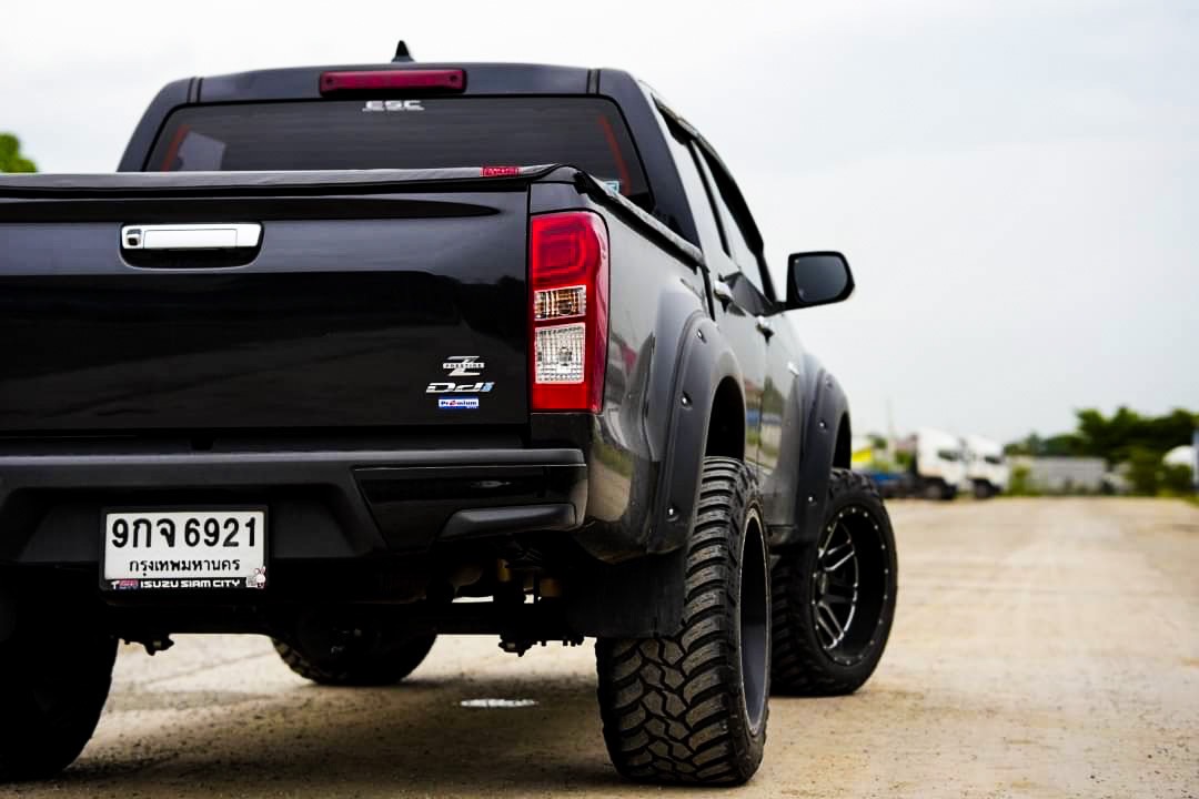 D-MAX ทรงเมกา อย่างหล่อ ที่ STEP9