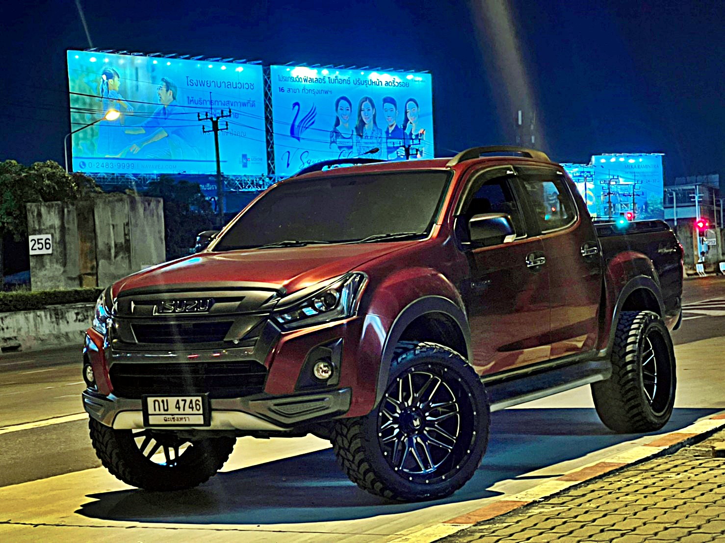 D-MAX ทรงเมกา ล้อขอบ22 ที่ STEP9