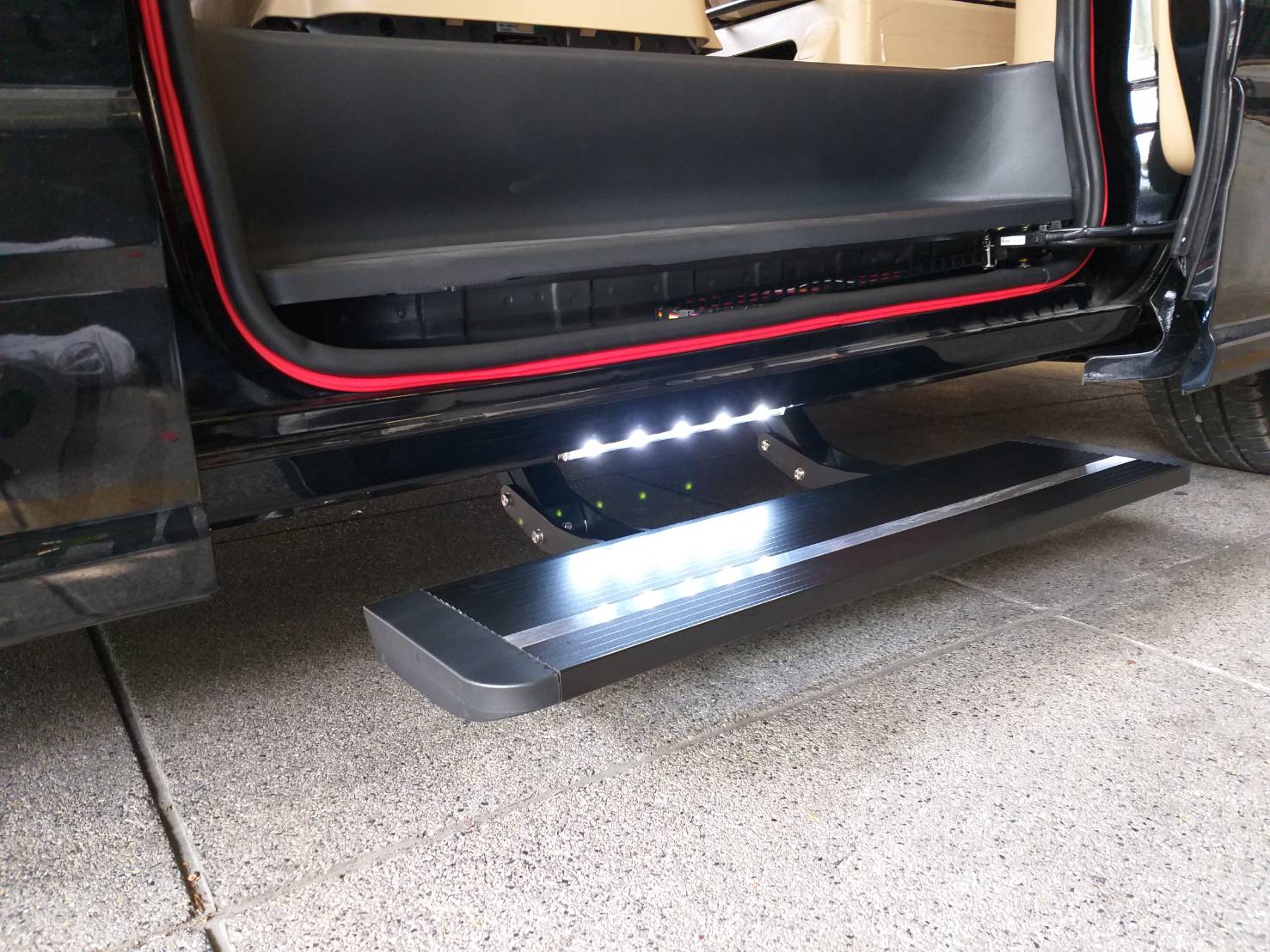 Auto step H-1