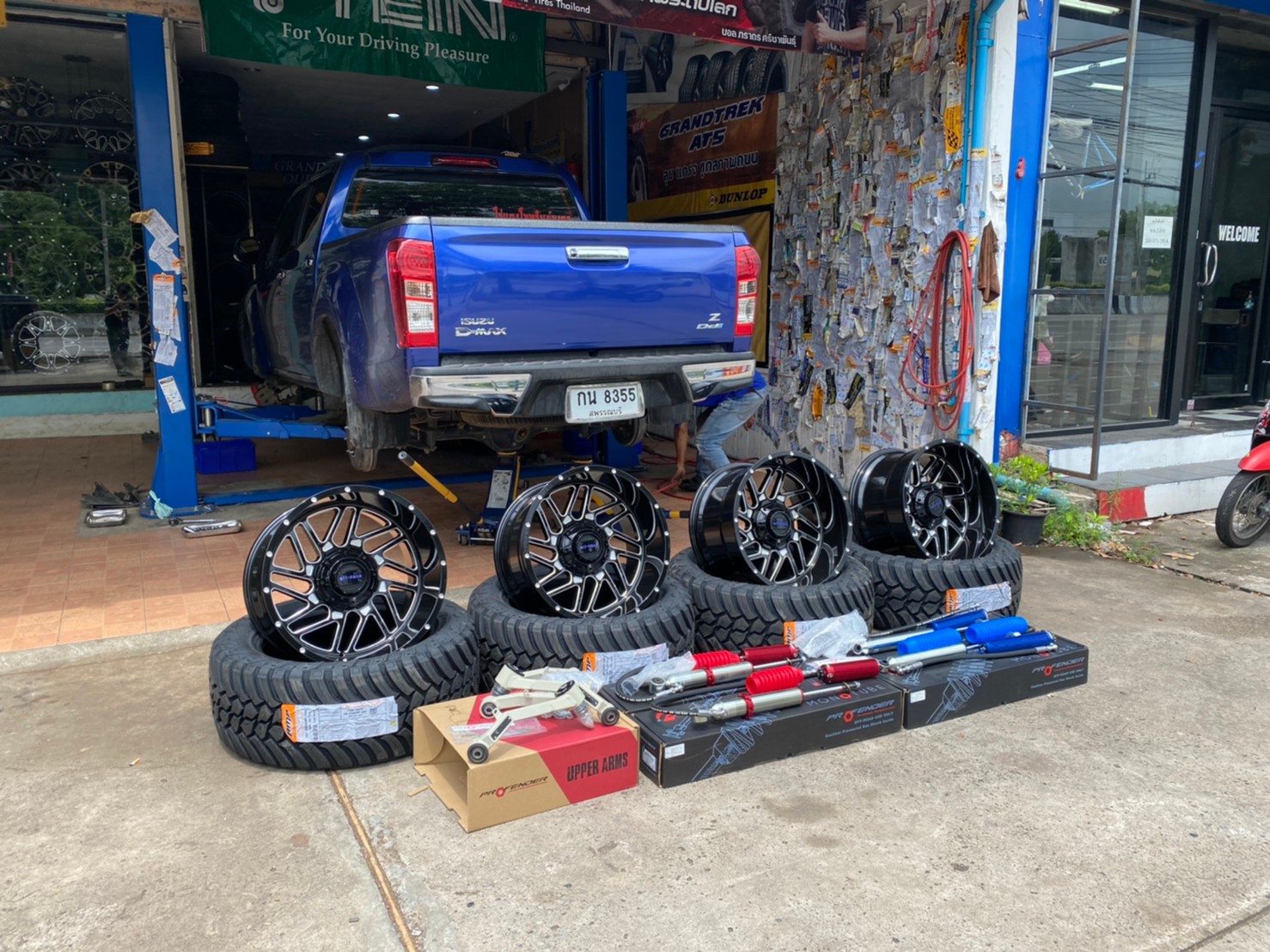 D-MAX มาจากสุพรรณบุรี จัดทรงเมกาที่ STEP9