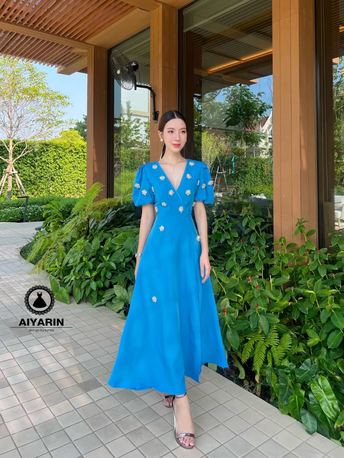 เดรสผ้าเนื้อดีติดเพชรเม็ดใหญ่มีนำ้หนักทรงสวยมั้กๆผ้านิ่มสวยไฮโซสวมใส่ง่ายเเต่งเเนวลูกคุณมั้กๆคะเดรสกระโปรงยาวดูไฮโซมั้กๆๆน่ารักมั้กๆ