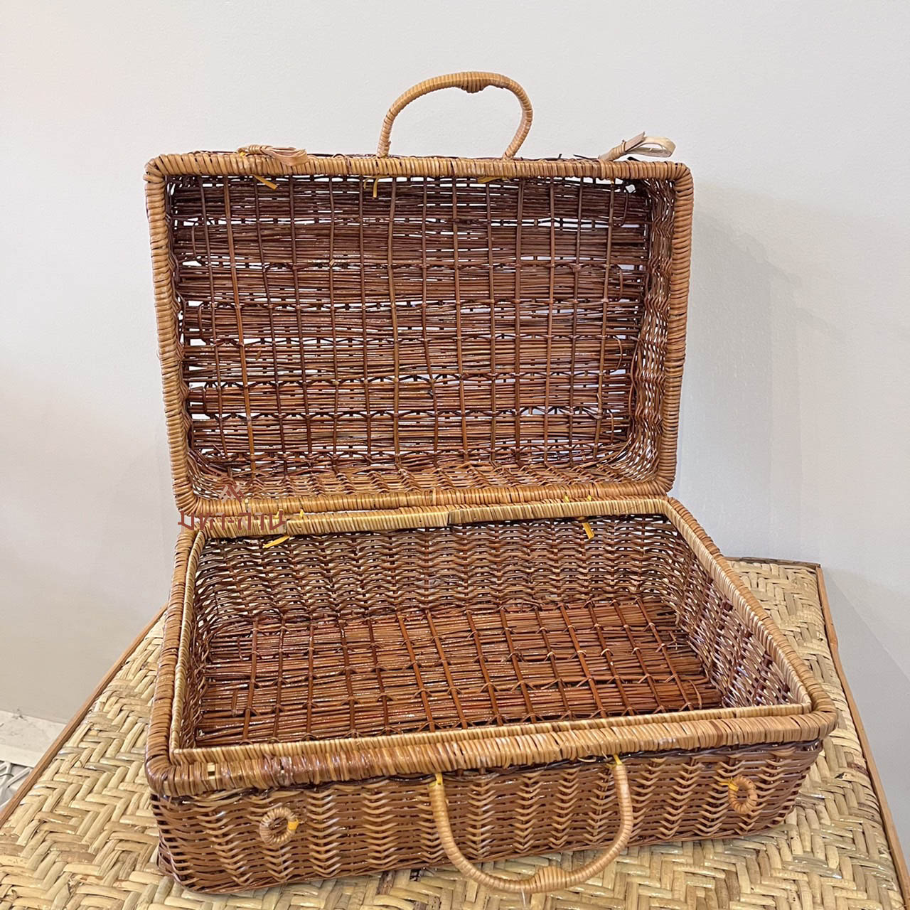 หีบสาน วินเทจ กล่องฝาปิด กระเป๋าพจมาน พร็อพถ่ายรูป 🗑