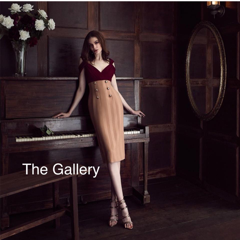 เดรสอัดพลีตทรงสอบเข้ารูป