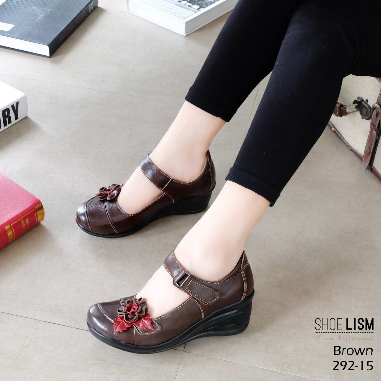 คัชชูหนังแกะ แต่งดอกไม้