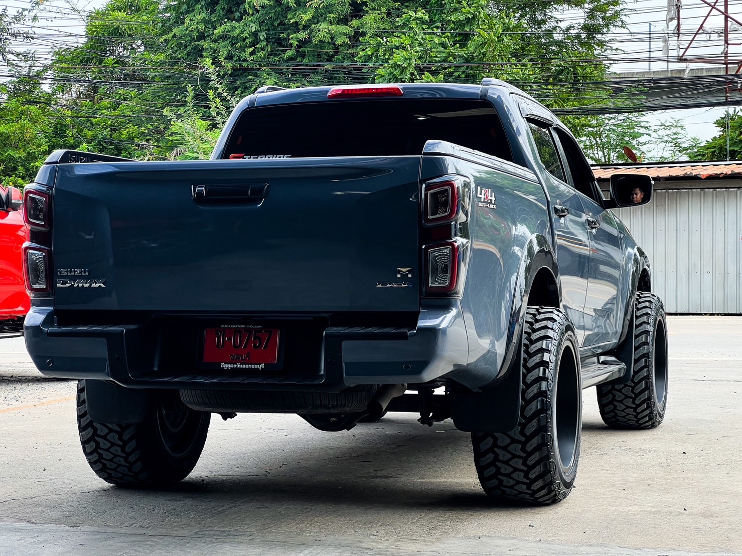 D-MAX แต่งรถทรงเมกาที่ STEP9