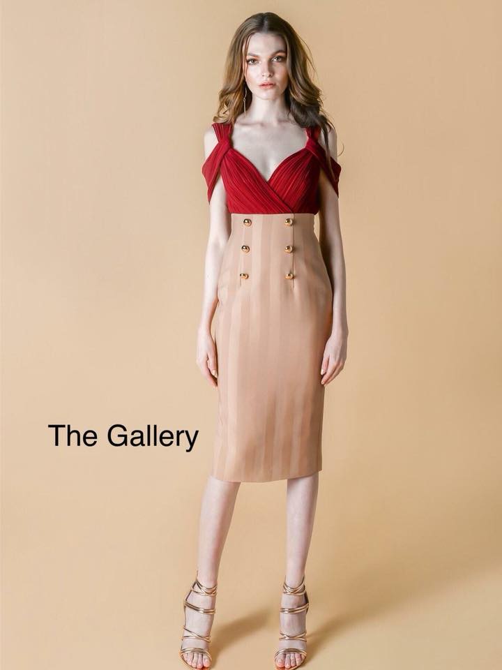 เดรสอัดพลีตทรงสอบเข้ารูป