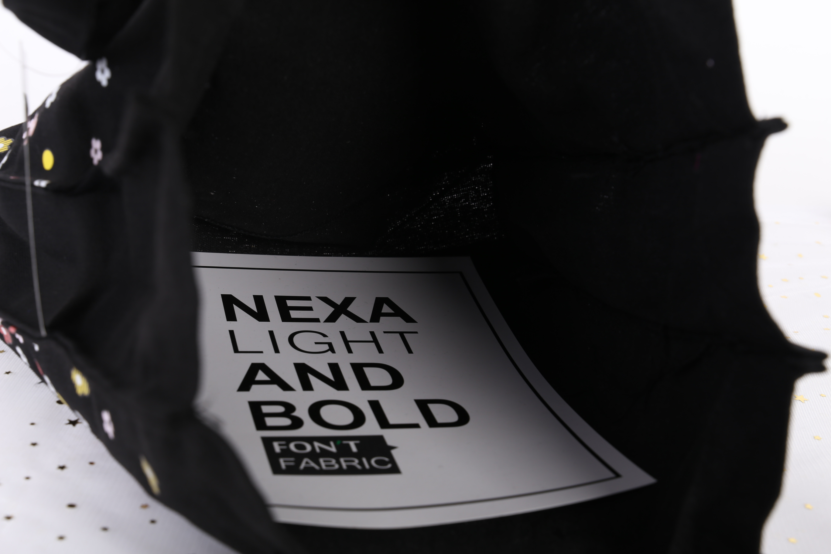 กระเป๋าผ้า canvas ลายดอกไม้ MARC JACOBS