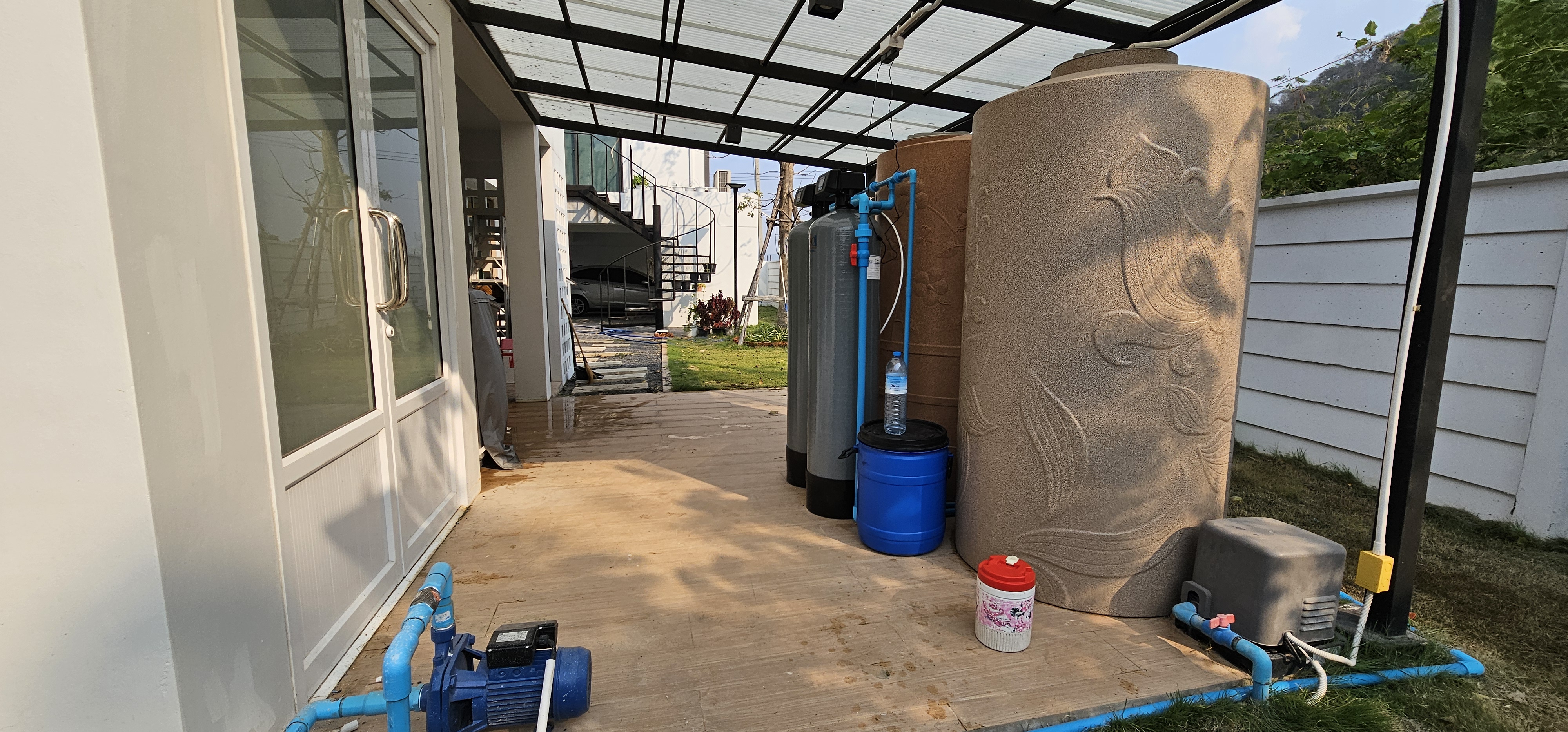 ชุดถังกรองน้ำใช้FRPขนาด 12x54 จุสาร75 ลิตร 2 ใบ +ชุดดักตะกอน 5ไมครอน+ชุดถังเกลือ+เกลือ ระบบล้างAuto ราคาพร้อมติดตั้ง