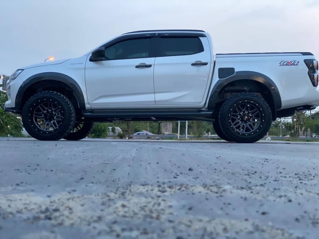 D-MAX มาไกลจากอุบลราชธานี จัดทรงเมกาที่ STEP9