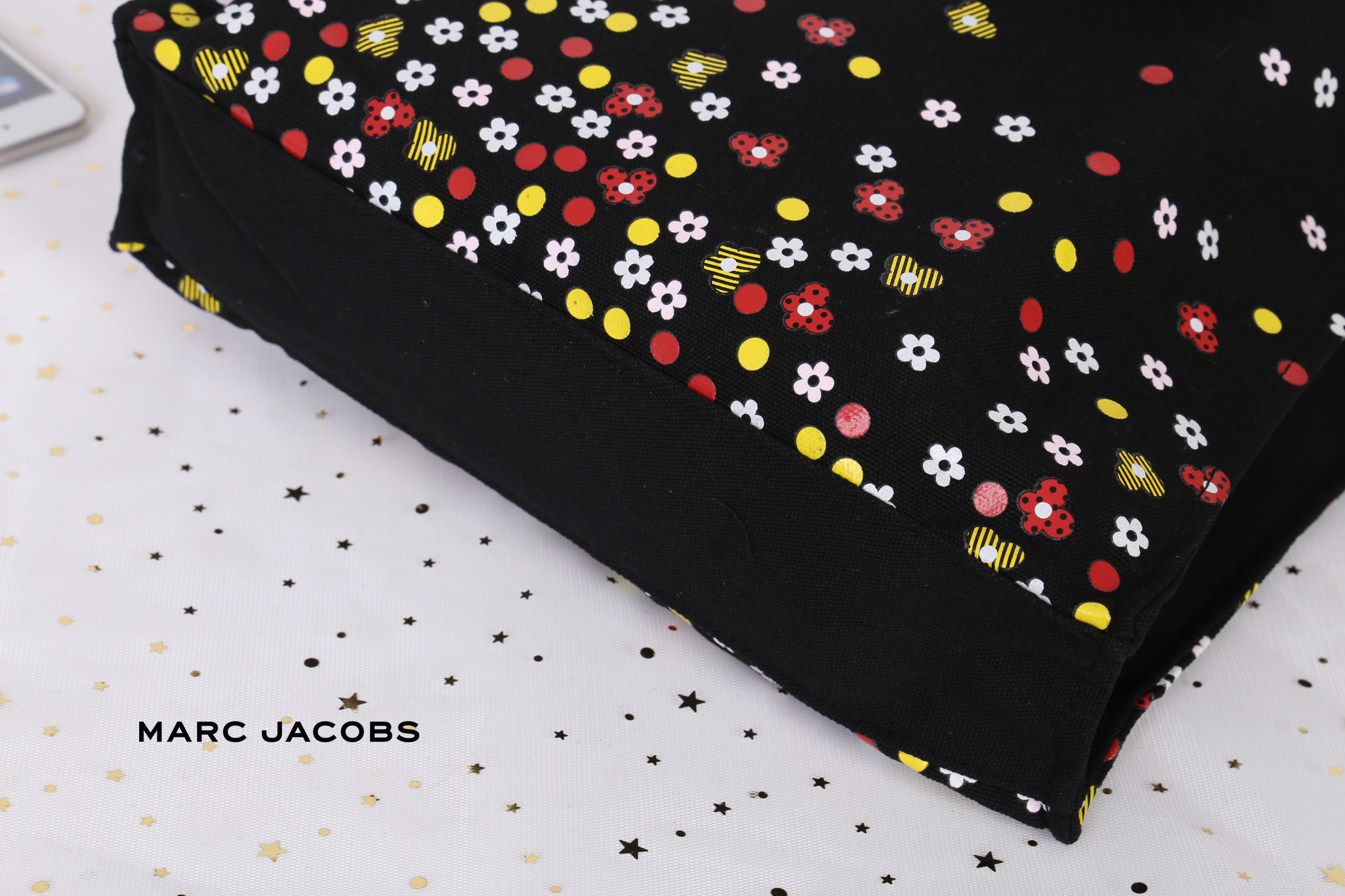 กระเป๋าผ้า canvas ลายดอกไม้ MARC JACOBS