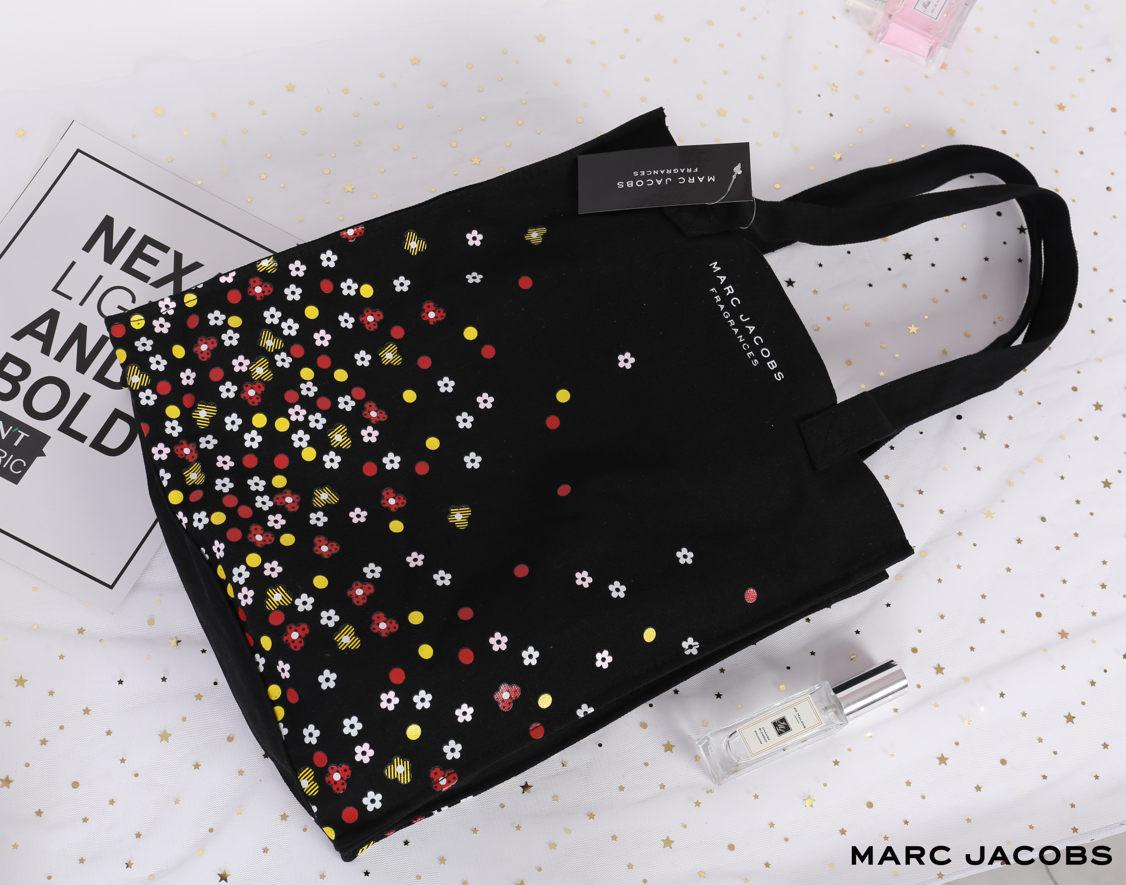 กระเป๋าผ้า canvas ลายดอกไม้ MARC JACOBS
